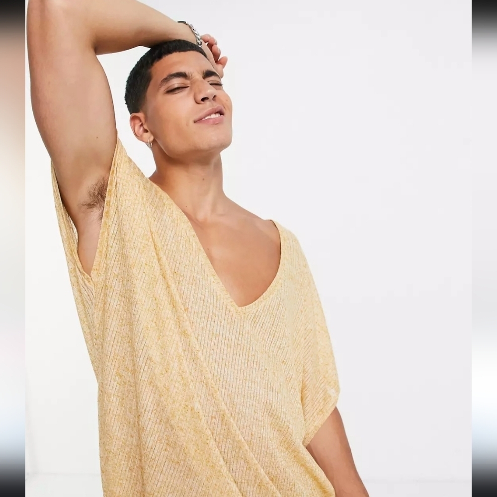 Men's Lightweight V-Neck Short Sleeve Shirt in Pale Yellow